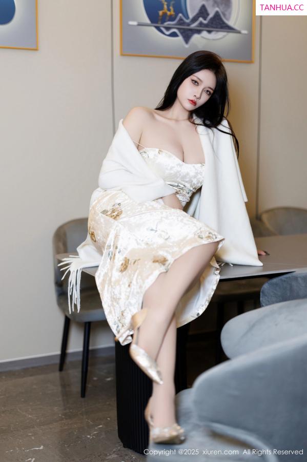 小娜比  [XiuRen]高清写真图 2025.02.18 No.9899 娜比 丝袜美腿第45张图片